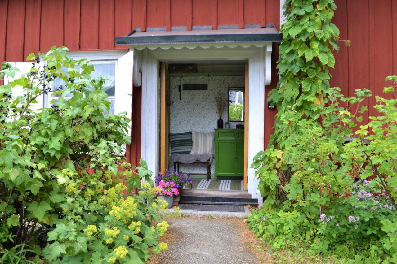 Rustik Stuga Med Lantlig Kaensla Naera Oerebro City Exterior photo