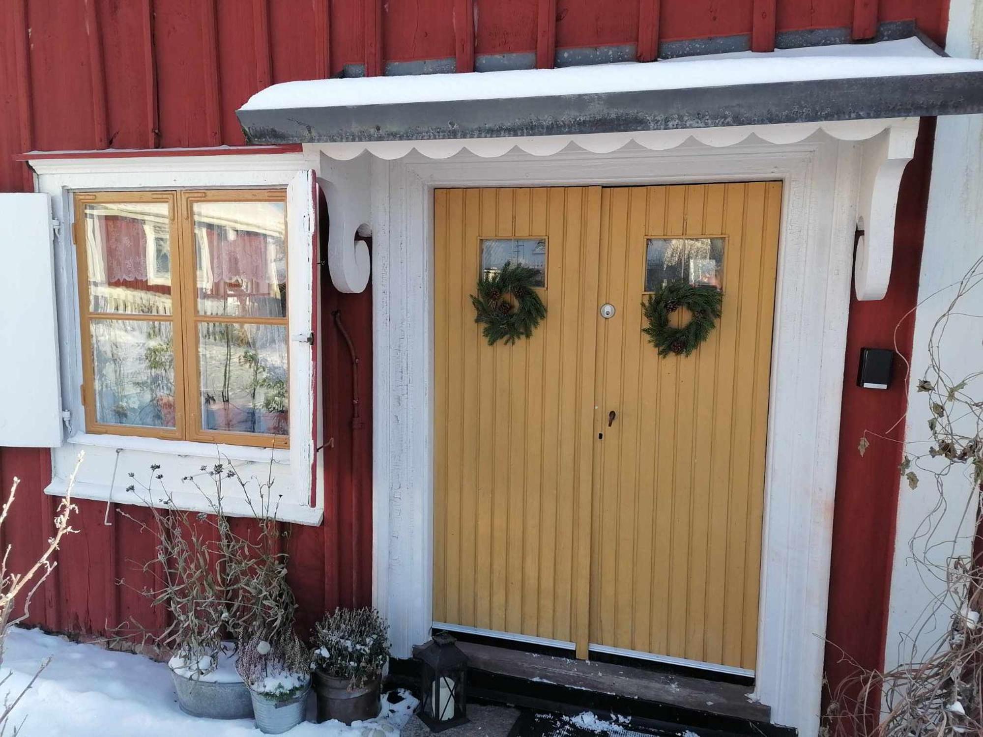 Rustik Stuga Med Lantlig Kaensla Naera Oerebro City Exterior photo